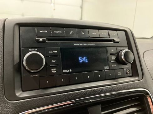 Used 2016 Dodge Grand Caravan SE FWD image 30