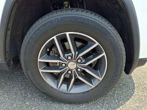 Used 2017 Jeep Grand Cherokee Limited AWD/4WD image 11