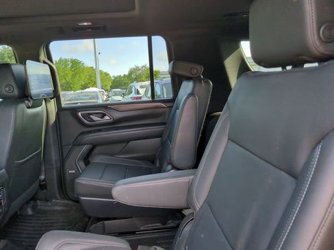 Used 2022 Chevrolet Suburban Z71 AWD/4WD image 7