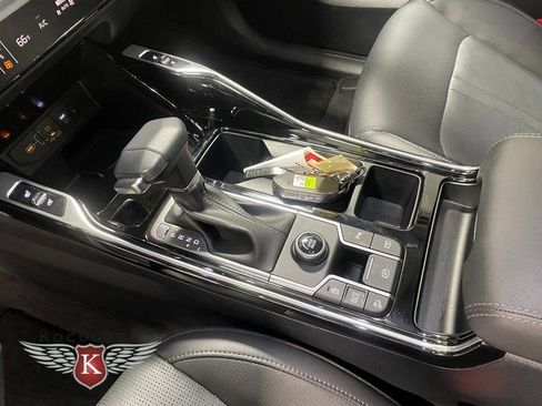 Used 2025 Kia Sorento SX image 18