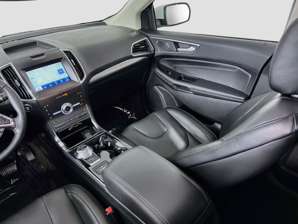 Used 2020 Ford Edge Titanium w/ Class II Trailer Tow Package AWD/4WD image 23