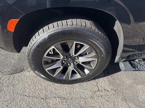 Used 2023 Chevrolet Suburban Z71 w/ Z71 Off-Road Package image 11