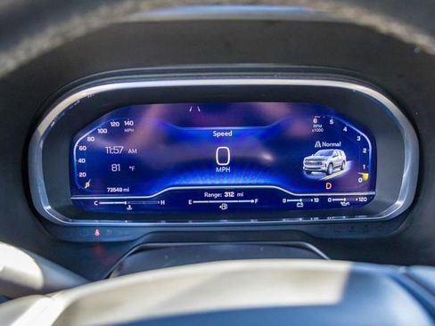 Used 2023 Chevrolet Suburban Premier image 32