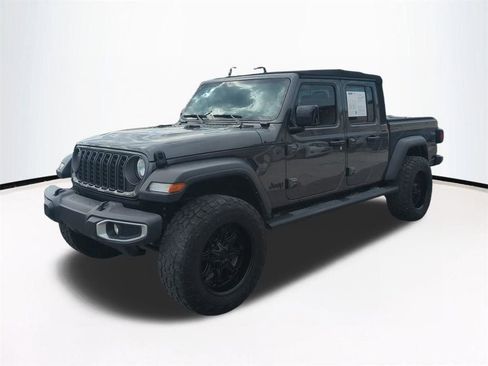 Used 2024 Jeep Gladiator Sport AWD/4WD image 9