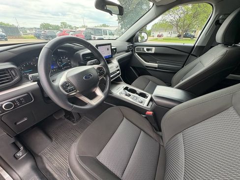 Used 2023 Ford Explorer XLT AWD/4WD image 22