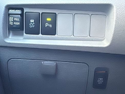 Used 2020 Toyota Sienna XLE w/ XLE Navigation Package image 17