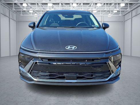Used 2025 Hyundai Sonata SEL FWD image 2