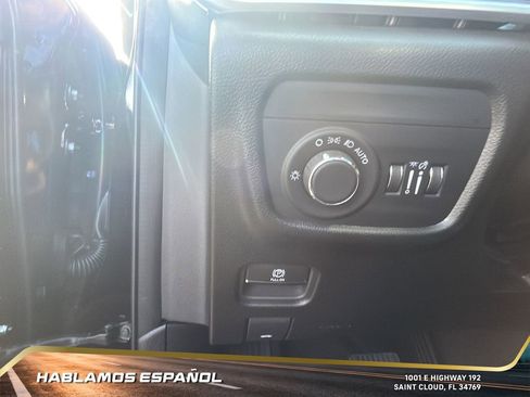 Used 2025 Jeep Grand Cherokee Laredo X w/ Luxury Tech Group I image 17