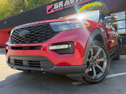 Used 2020 Ford Explorer Platinum w/ Premium Technology Package image 2