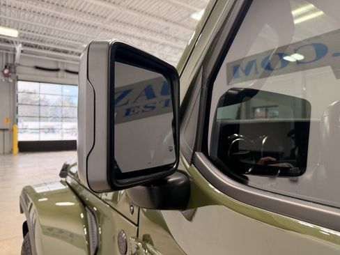 Used 2022 Jeep Wrangler Unlimited Sahara image 16