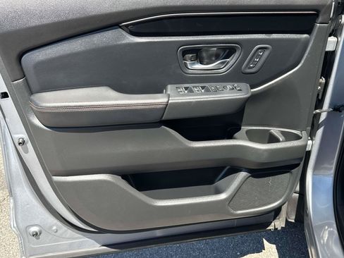 Certified 2025 Honda Pilot TrailSport image 17