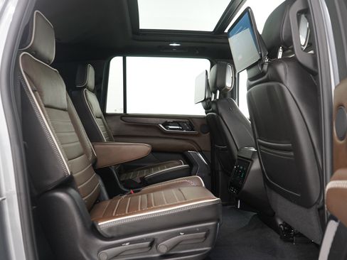 Used 2025 GMC Yukon XL Denali Ultimate w/ LPO, Floor Liner Package image 12