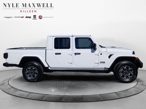 New 2026 Jeep Gladiator Sport AWD/4WD image 17