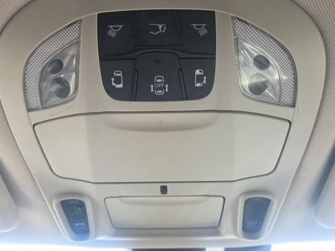 Used 2017 Chrysler Pacifica Limited w/ UConnect Theater Package FWD image 30