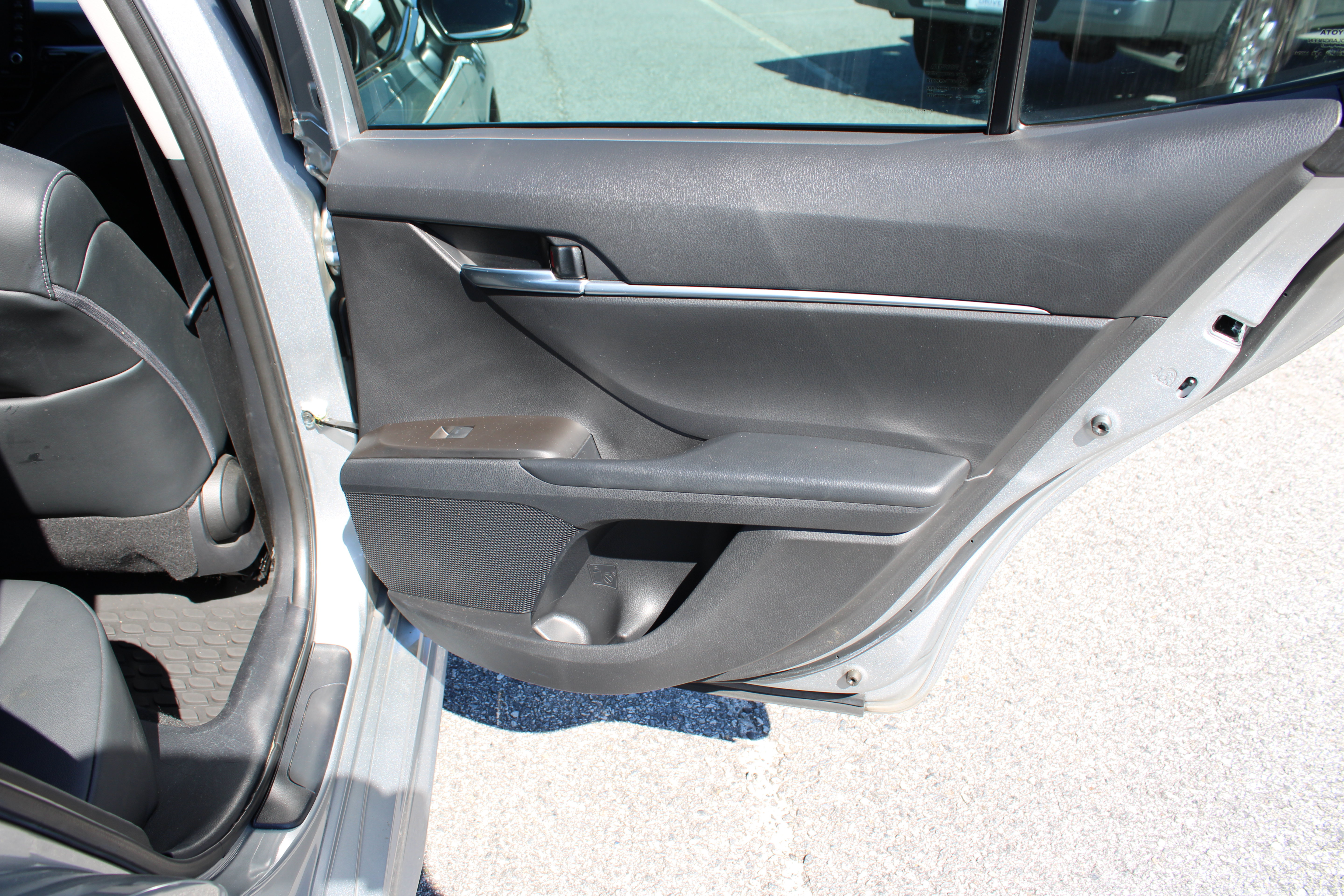 Used 2022 Toyota Camry SE w/ Audio Upgrade Package FWD image 14