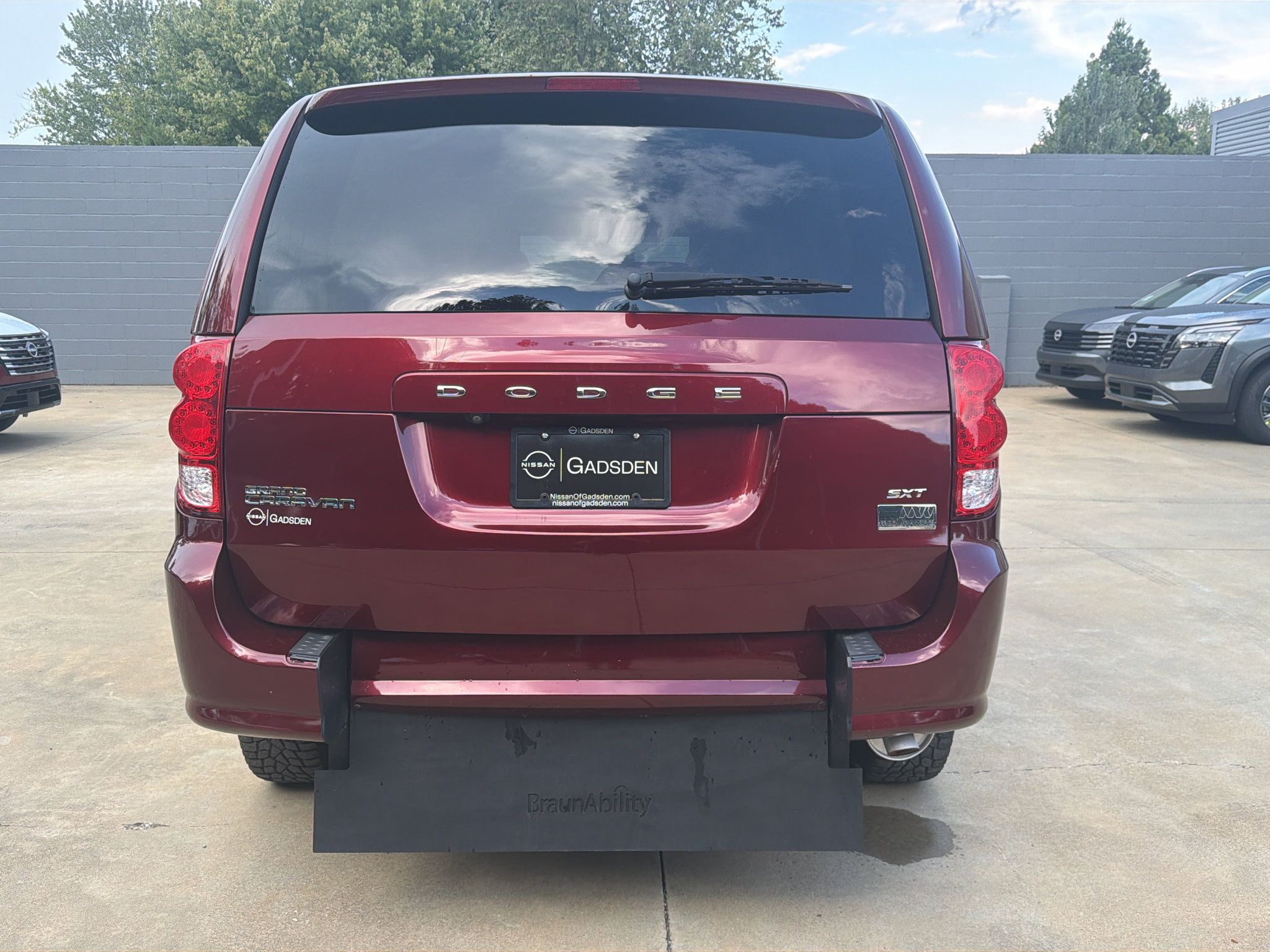 Used 2019 Dodge Grand Caravan SXT FWD image 4