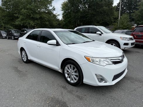 Used 2014 Toyota Camry XLE image 4