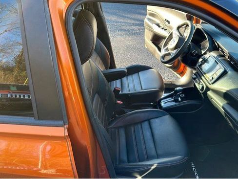Used 2019 Nissan Kicks SR w/ SR Premium Package FWD image 14