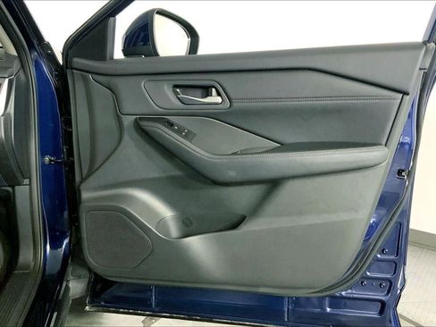 Used 2025 Nissan Rogue SV w/ SV Premium Package image 25