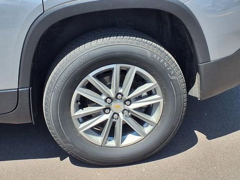 Used 2023 Chevrolet Traverse LT FWD image 30