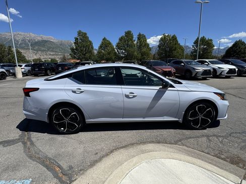 Used 2023 Nissan Altima 2.5 SR AWD/4WD image 8
