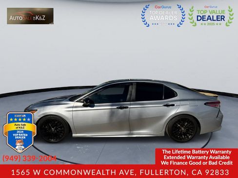 Used 2019 Toyota Camry SE FWD image 2