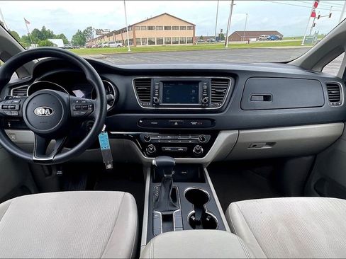 Used 2019 Kia Sedona LX FWD image 7