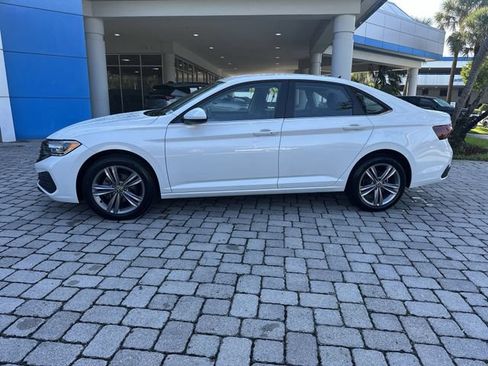Used 2024 Volkswagen Jetta SE FWD image 32