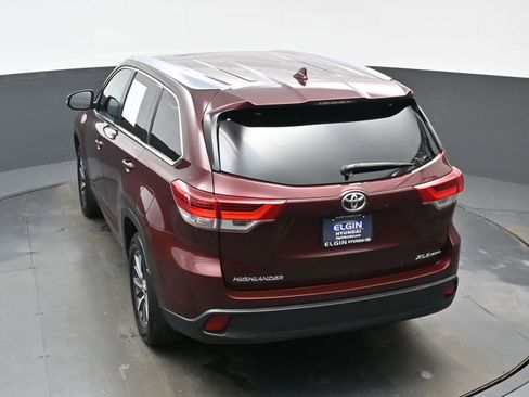 Used 2017 Toyota Highlander XLE image 38