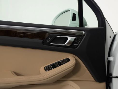 New 2026 Porsche Macan AWD/4WD image 19
