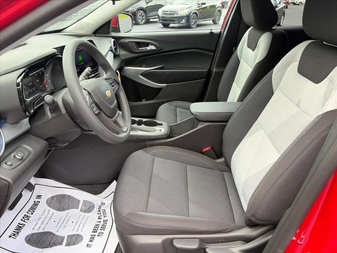 New 2026 Chevrolet Trax LS w/ LS Convenience Package FWD image 25