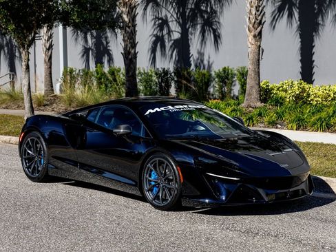 Used 2023 McLaren Artura RWD image 3