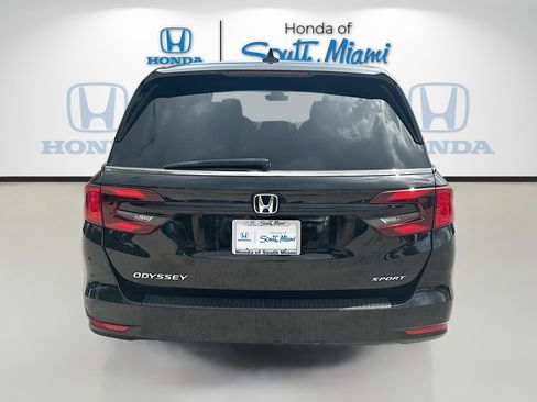 Certified 2023 Honda Odyssey Sport image 3