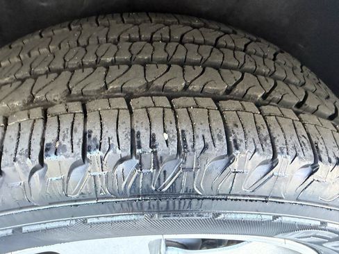 Used 2014 Jeep Grand Cherokee Overland AWD/4WD image 12