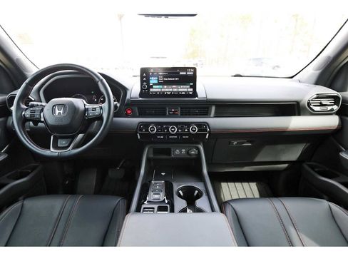 Used 2025 Honda Pilot TrailSport image 7