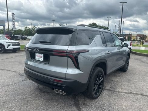 New 2026 Chevrolet Traverse LT w/ Midnight/Sport Edition FWD image 3