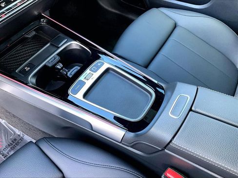 Used 2026 Mercedes-Benz GLB 250 image 15