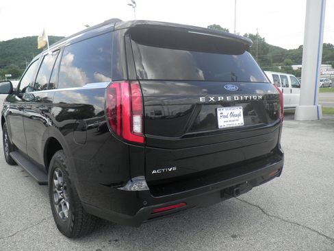 Certified 2025 Ford Expedition Active AWD/4WD image 5