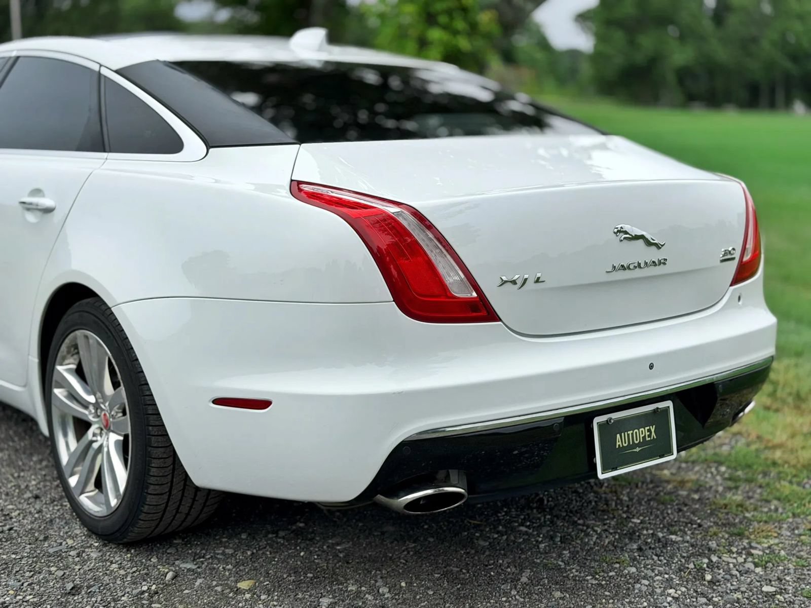 Used 2017 Jaguar XJ L Portfolio AWD/4WD image 34