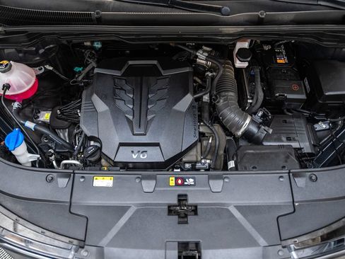 Used 2025 Kia Carnival SX FWD image 22