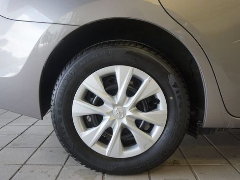 Used 2015 Toyota Corolla LE FWD image 29