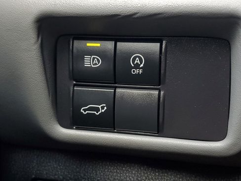 Used 2023 Toyota Highlander LE FWD image 30