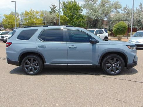 Used 2025 Honda Pilot Sport image 3