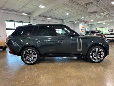 Used 2025 Land Rover Range Rover SE AWD/4WD image 9