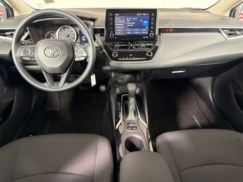 Used 2022 Toyota Corolla LE image 18