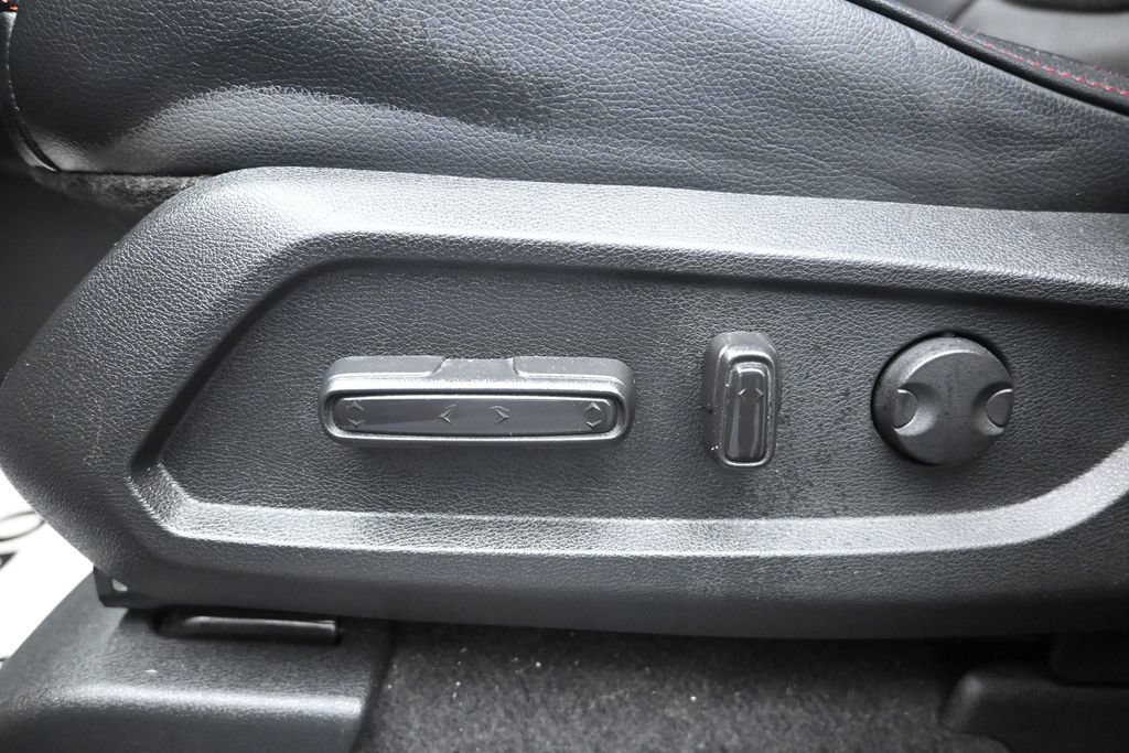 Used 2025 Honda Pilot Black Edition image 11