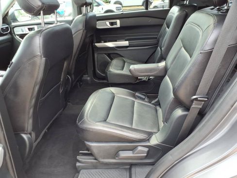 Used 2021 Ford Explorer Limited w/ Equipment Group 301A AWD/4WD image 14