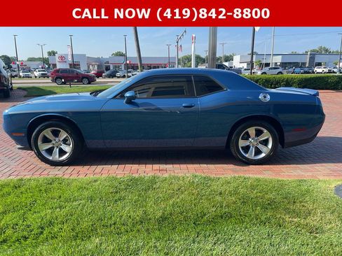 Used 2022 Dodge Challenger SXT w/ Driver Convenience Group image 11