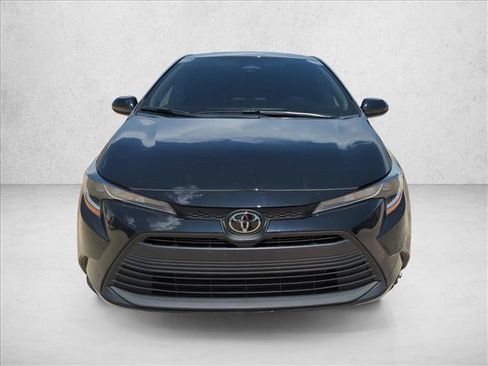 Used 2025 Toyota Corolla LE FWD image 2