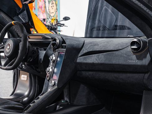 Used 2021 McLaren 765LT RWD image 32